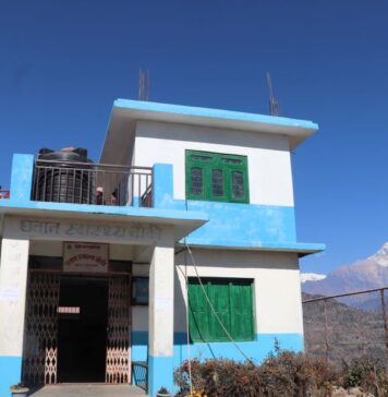 सहयोग जुटाएर स्वास्थ्य चौकी भवन निर्माण